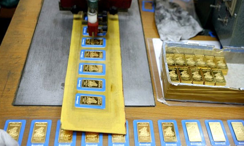 Tái xuất vàng giúp nhập siêu tháng 5 giảm tốc