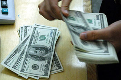 Nhiều ngân hàng áp lãi suất huy động USD trên 5%