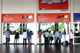 Jetstar Pacific phải tháo gỡ toàn bộ biển hiệu quảng cáo sai quy cách