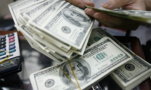 Kéo thẳng lãi suất huy động USD