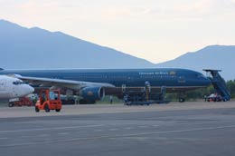 Vietnam Airlines đón hành khách thứ 9 triệu năm 2009