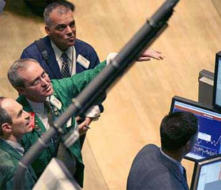 Mỹ tìm cách ghìm giới đầu cơ dầu lửa