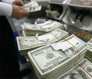 Giá vàng sụt mạnh, giá USD “bật” lên