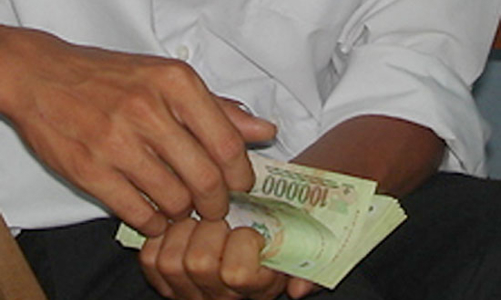 Thưởng Tết năm nay khó được như năm ngoái