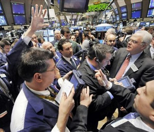 Vàng bám trụ mốc 2 triệu đồng/chỉ, giá USD 