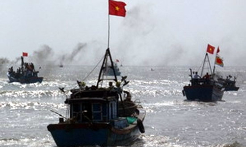 Phản đối tàu quân sự Trung Quốc uy hiếp tàu cá Việt Nam