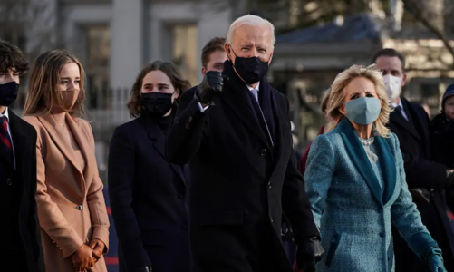 Bị phong tỏa và giãn cách, dân Mỹ theo dõi ông Biden nhậm chức thế nào?