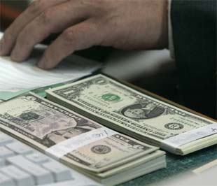 Hạ lãi suất, nới tỷ giá: Thời điểm nhạy cảm!