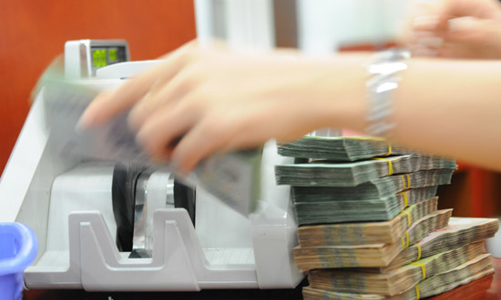 Thắt chặt tiền tệ gây yếu kém thanh khoản ngân hàng?