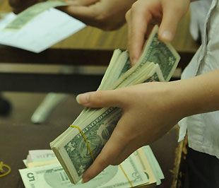 Sẽ giảm thêm lãi suất USD?