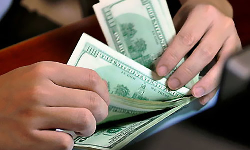 Tăng dự trữ bắt buộc ngoại tệ, khống chế trần huy động