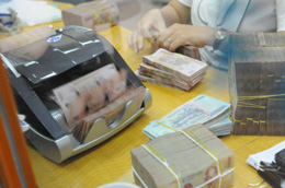 Trước biến động lãi suất và tỷ giá