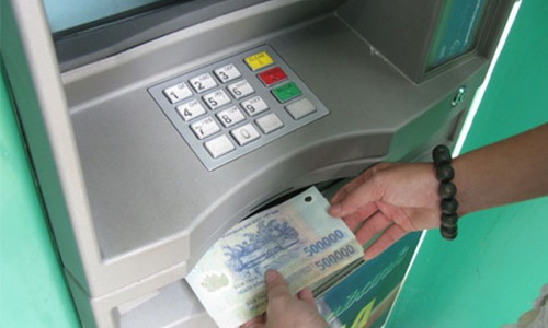 Mỗi giao dịch ATM, ngân hàng mất 9.000 đồng