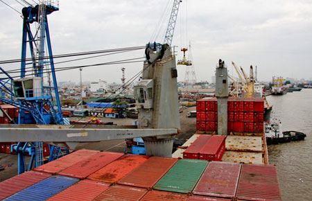 Tạm nhập - tái xuất: Lắm gian lận, nhiều bất cập