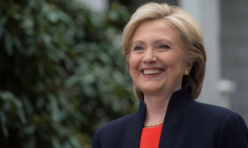 Chứng khoán Mỹ tăng vọt nhờ tin bà Clinton thoát bê bối