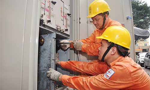 EVN báo lãi 4.595 tỷ, dành trên 17.000 tỷ đồng trả lương