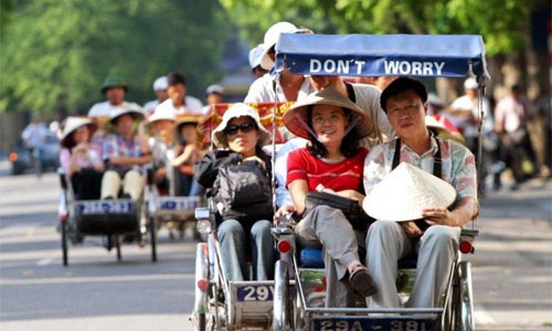 Bộ Chính trị khẳng định đưa du lịch thành ngành kinh tế mũi nhọn