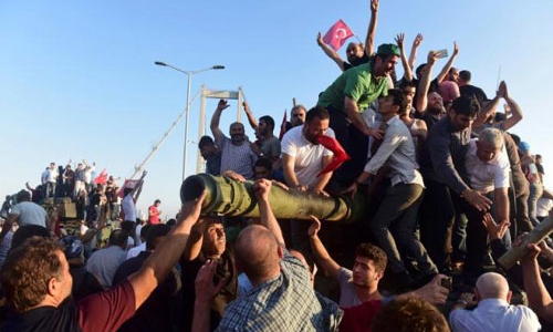 Đảo chính thất bại, Thổ Nhĩ Kỳ cách chức loạt tướng, tá