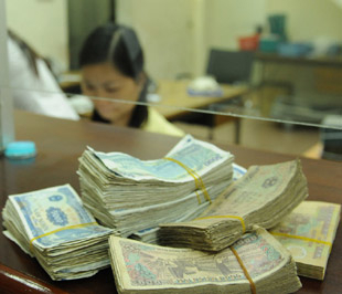 Fitch Ratings đánh tụt hạng tín nhiệm nợ của Việt Nam