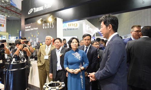 Triển lãm về ngành nước và năng lượng hướng tới phát triển xanh