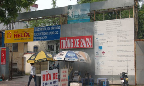 “Khách sạn tai tiếng” thành nơi trông rửa xe, bán cà phê mía đá