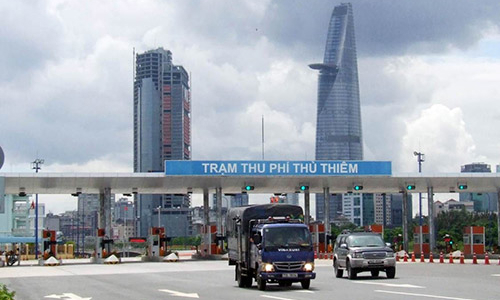 Ôtô một lúc chịu 3 loại phí đường bộ?