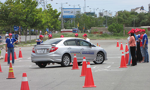 Honda hướng dẫn lái xe an toàn cho khách hàng thân thiết