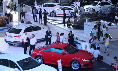 Xe mới ồ ạt tràn về Việt Nam