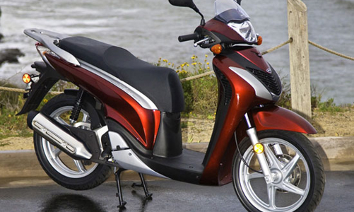 Hàng nghìn xe máy nhập khẩu bị nghi “lách” thuế