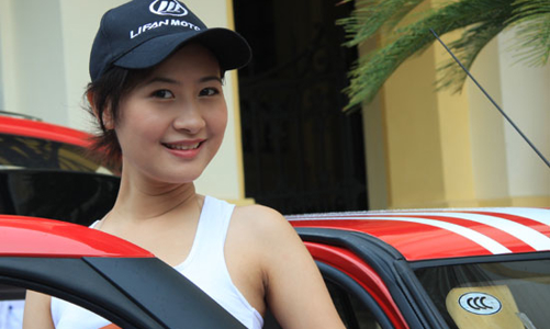 Gương hậu: Câu chuyện thu phí và “định luật vui vẻ”