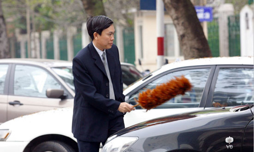 Tiêu dùng ôtô: Trong thảm, ngoài nản