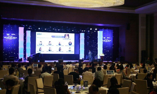 Gần 300 nhà đầu tư tổ chức dự buổi gặp mặt của HOSE và FLC