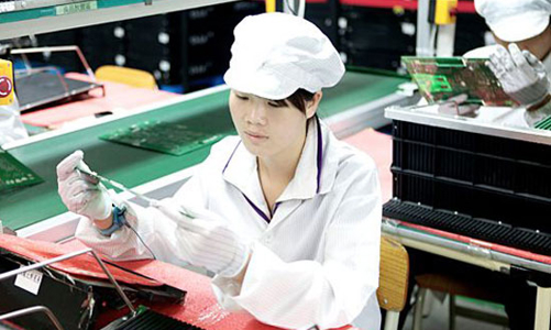 Mắt thấy tai nghe ở nhà máy sản xuất iPhone