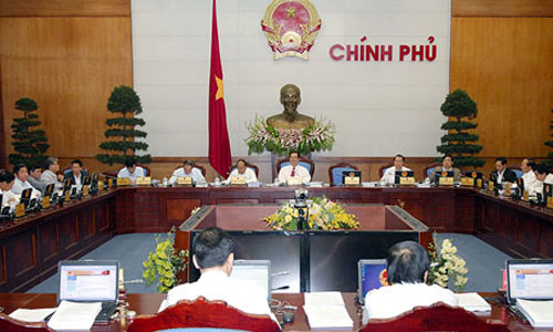 “Tiếp tục nghiên cứu” hạ lãi suất, giảm thuế