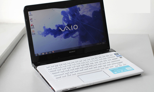 Sony Vaio E cứ cắm sạc là màn hình đổi mầu