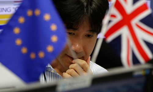 Sụt mạnh vì Brexit, Nikkei tạm ngừng giao dịch