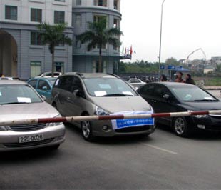 Vụ The Manor: Không chỉ có chuyện phí xe