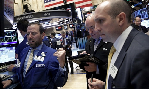 Chứng khoán toàn cầu giảm đồng loạt vì Donald Trump