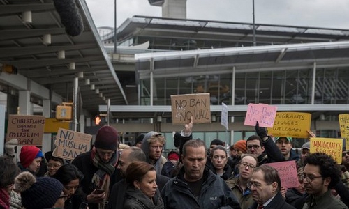 Lệnh tạm cấm nhập cảnh dân 7 nước Hồi giáo của Trump gây xáo trộn