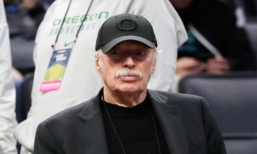 Ông chủ Nike “bỏ túi” gần 2 tỷ USD sau thương vụ với Amazon 