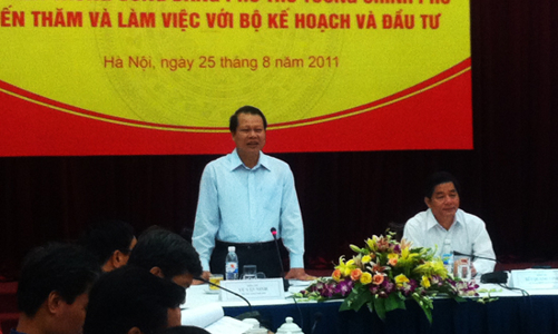 “Nhiễu sóng” tư vấn chính sách?