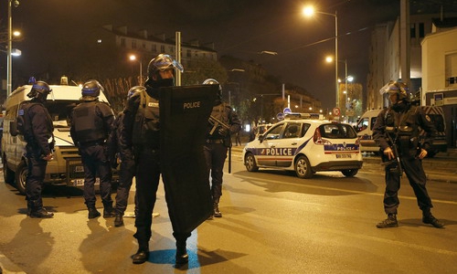 Đấu súng dữ dội ở ngoại ô Paris