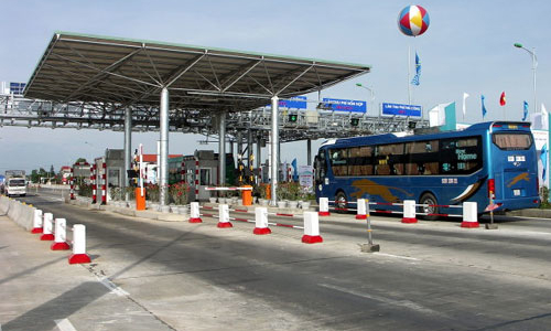 Trạm thu phí BOT dày đặc: Khi “tiền phí cao hơn tiền xăng!”