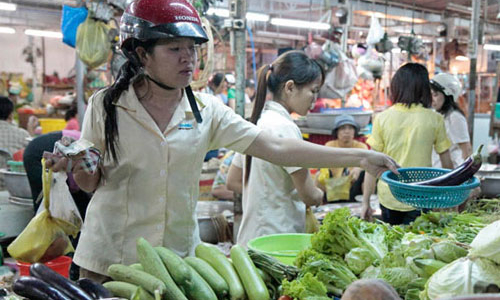 Mừng lạm phát thấp, lo mất cân đối tài chính