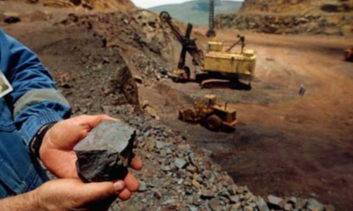 Tranh cãi gay gắt việc ngừng “đánh thức” mỏ sắt 35 tỷ USD 