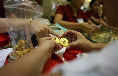 Cẩn trọng với giá vàng tăng nóng