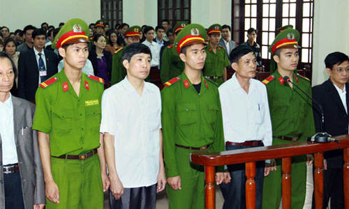 Tuyên phạt nguyên Chủ tịch huyện Tiên Lãng 15 tháng tù treo