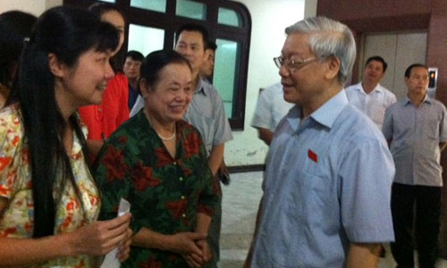 Cử tri hoan nghênh Bộ Chính trị nghiêm túc tự phê bình