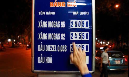 Tăng 1.430 đồng/lít, giá xăng lên cao nhất trong lịch sử