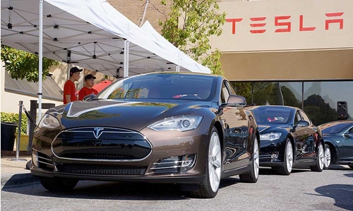 Cổ phiếu tăng mạnh, Tesla thành hãng xe lớn thứ 4 về vốn hóa